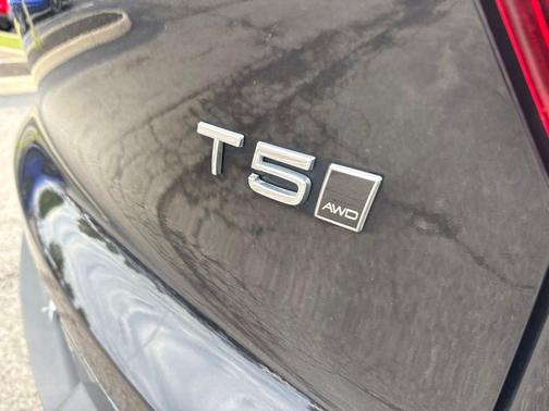 Black Stone 2022 Volvo XC40 T5 Momentum