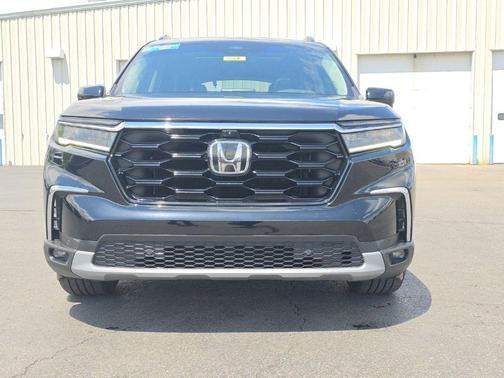 Crystal Black Pearl 2023 Honda Pilot Elite