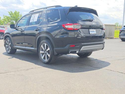 Crystal Black Pearl 2023 Honda Pilot Elite