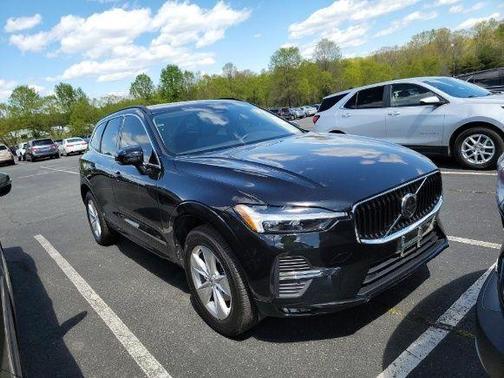 2022 Volvo XC60 B5 Momentum