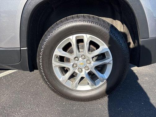 Satin Steel Metallic 2019 Chevrolet Traverse LT Cloth