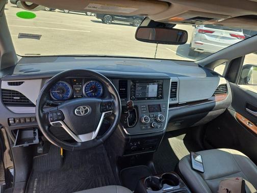 2018 Toyota Sienna Limited Premium