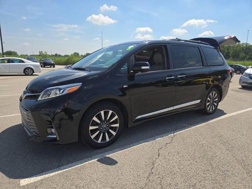 2018 Toyota Sienna Limited Premium