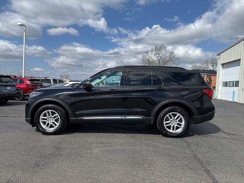 Agate Black Metallic 2025 Ford Explorer Active