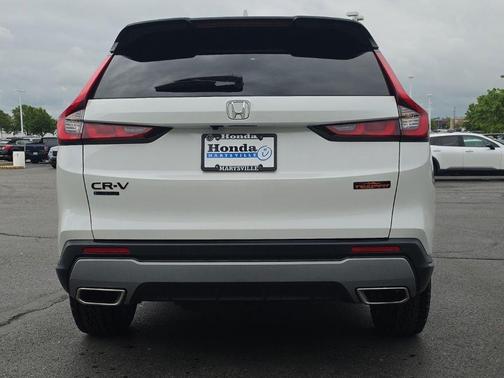 Platinum White Pearl 2026 Honda CR-V Hybrid TrailSport