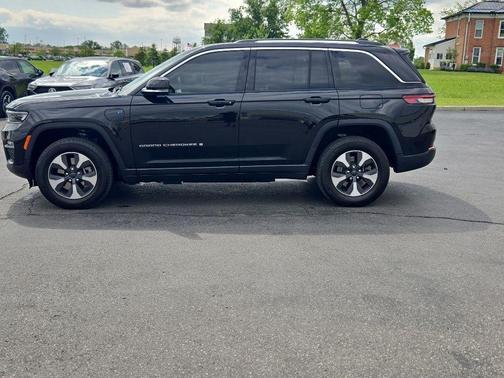 Diamond Black 2022 Jeep Grand Cherokee 4xe Base