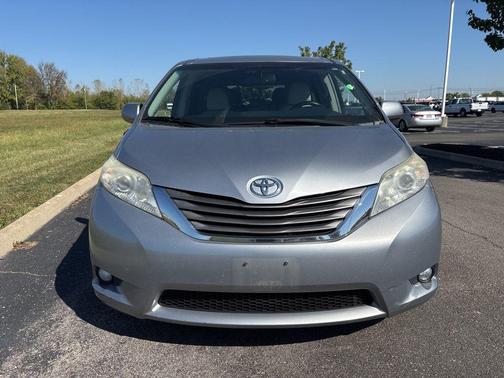 2013 Toyota Sienna XLE