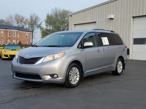 2013 Toyota Sienna XLE