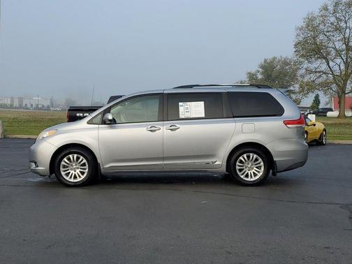 2013 Toyota Sienna XLE