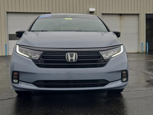 Sonic Gray Pearl 2024 Honda Odyssey Sport