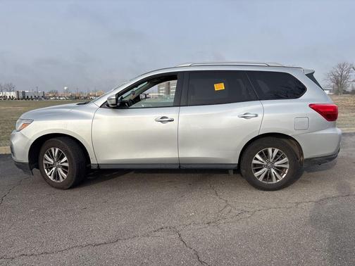 2019 Nissan Pathfinder SV