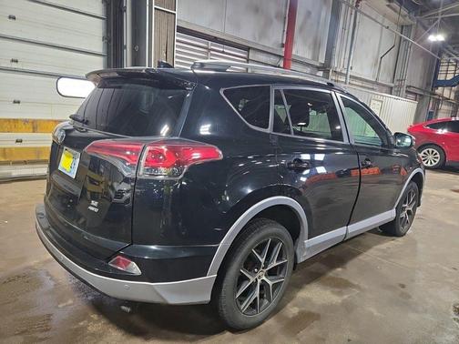 2017 Toyota RAV4 SE