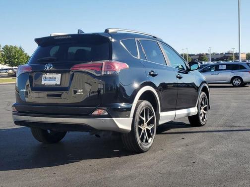 2017 Toyota RAV4 SE