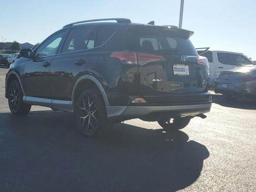 2017 Toyota RAV4 SE