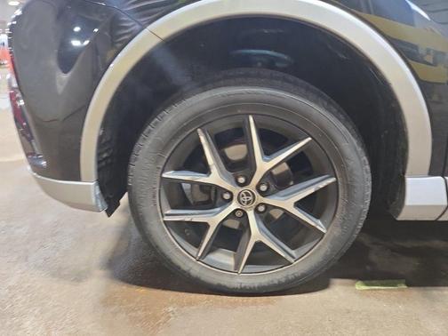 2017 Toyota RAV4 SE
