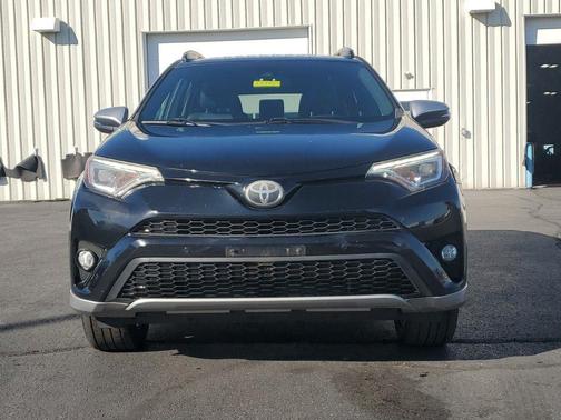 2017 Toyota RAV4 SE