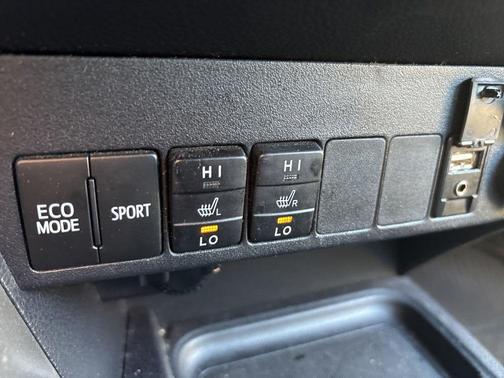 2017 Toyota RAV4 SE