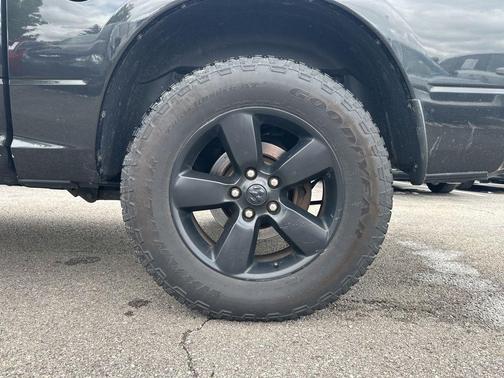 Brilliant Black Crystal Pearlcoat 2018 RAM 1500 Express