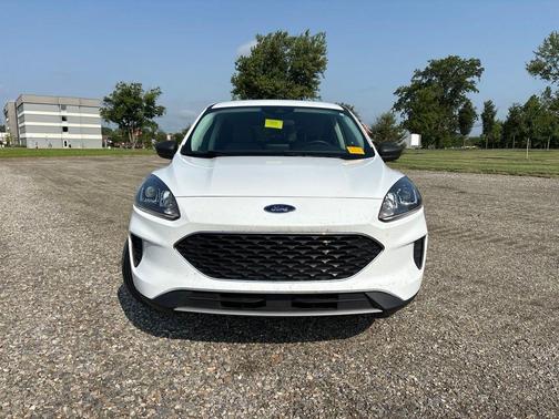Oxford White 2022 Ford Escape SE