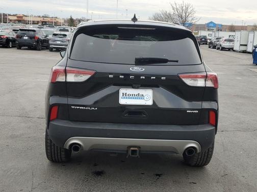 2022 Ford Escape Titanium