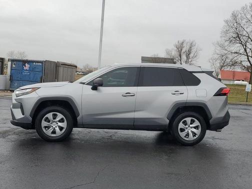 2023 Toyota RAV4 LE