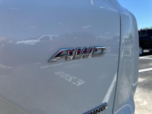 White Diamond Pearl 2018 Honda CR-V Touring