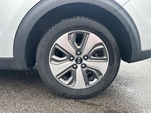 Silky Silver 2019 Kia Niro LX