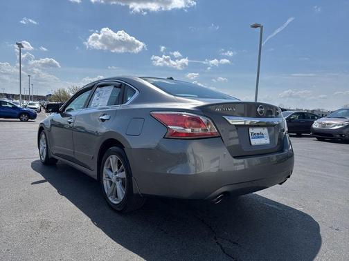 Gun Metallic 2015 Nissan Altima 2.5 SV