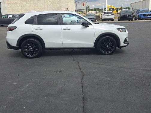 Platinum White Pearl 2023 Honda HR-V Sport