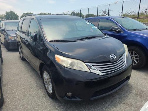 2017 Toyota Sienna XLE
