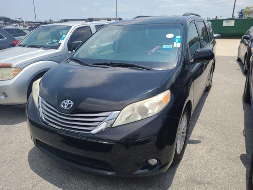2017 Toyota Sienna XLE