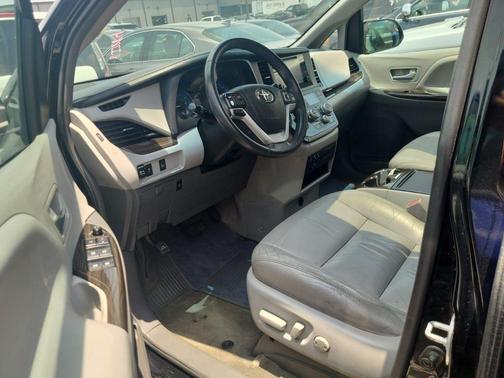 2017 Toyota Sienna XLE