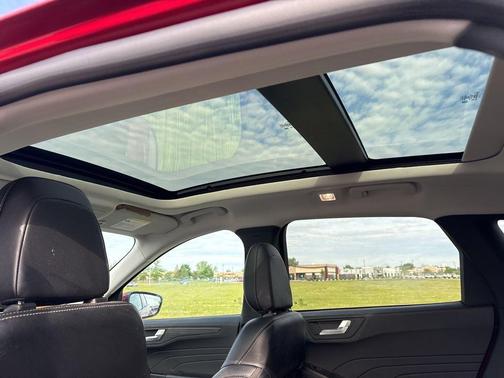 Rapid Red Metallic Tinted Clearcoat 2025 Ford Escape Platinum
