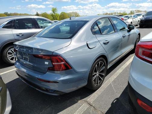 2023 Volvo S60 Recharge Plug-In Hybrid T8 Plus Dark Theme