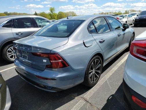 2023 Volvo S60 Recharge Plug-In Hybrid T8 Plus Dark Theme