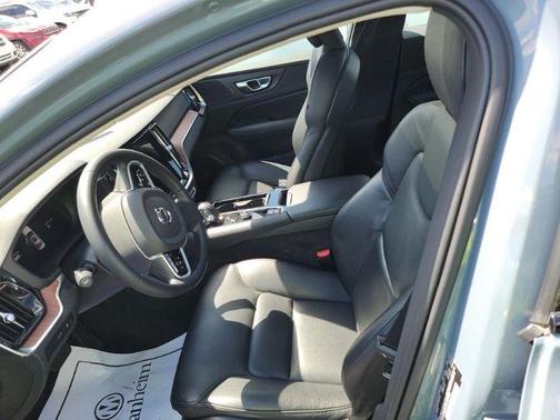 2023 Volvo S60 Recharge Plug-In Hybrid T8 Plus Dark Theme
