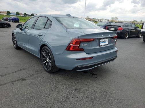2023 Volvo S60 Recharge Plug-In Hybrid T8 Plus Dark Theme