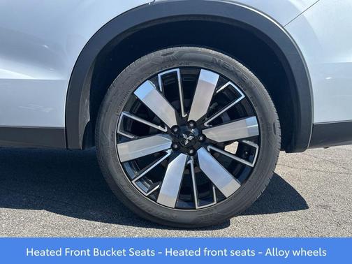 White Diamond / Black 2025 Mitsubishi Outlander SE