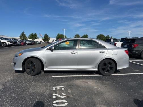 Classic Silver Metallic 2012 Toyota Camry SE