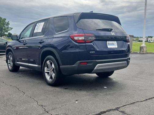 Obsidian Blue Pearl 2024 Honda Pilot EX-L 7-Passenger