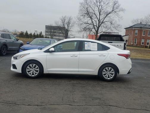 2022 Hyundai Accent SE