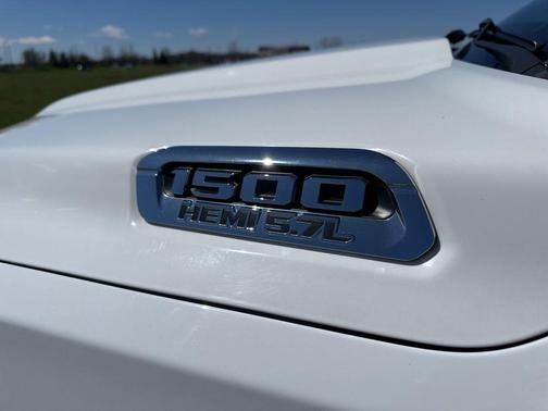 Bright White Clearcoat 2019 RAM 1500 Big Horn