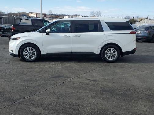 2023 Kia Carnival LX