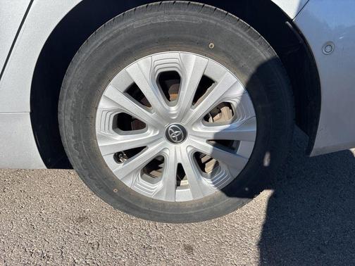 2022 Toyota Prius LE