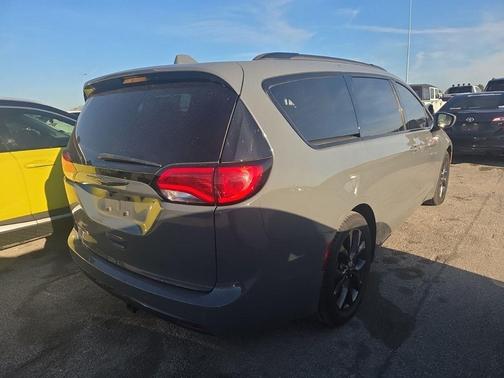 2020 Chrysler Pacifica Touring-L Plus