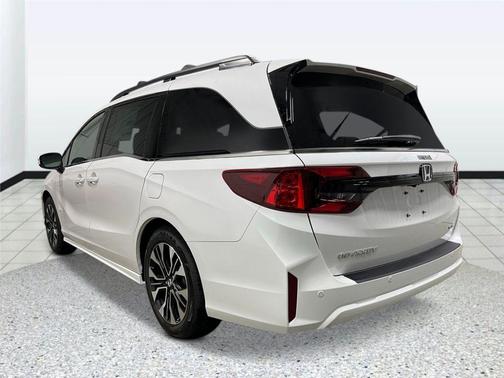 Platinum White 2026 Honda Odyssey Elite