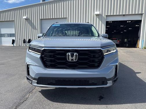 Sonic Gray Pearl 2024 Honda Pilot Elite