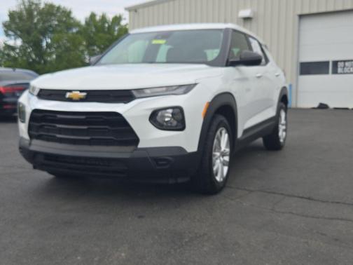 Summit White 2022 Chevrolet Trailblazer LS