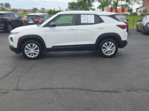 Summit White 2022 Chevrolet Trailblazer LS