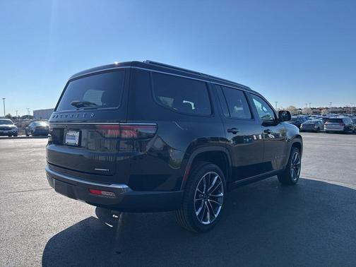 Diamond Black 2022 Jeep Wagoneer Series III
